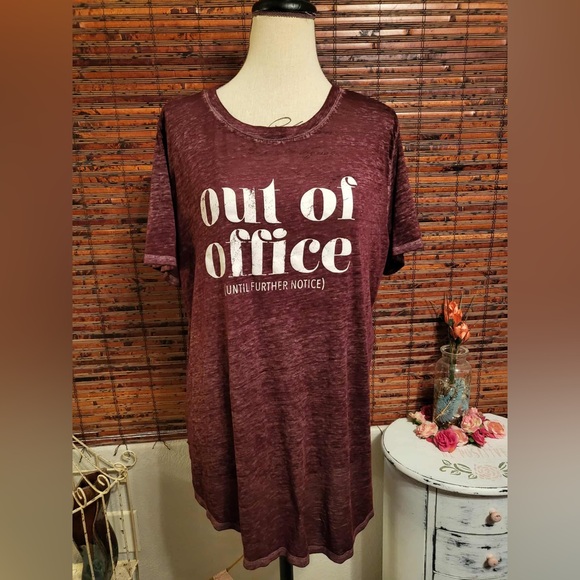 Maurices Other - Maurices Burgundy Out of Office Tee